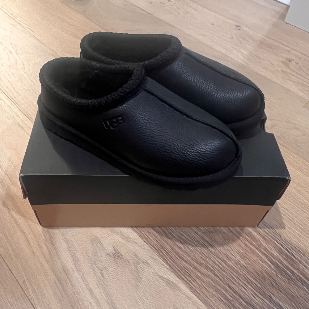 UGG Leather Tasman (Women’s 8, Men’s 7) Asking $90, Retails $120. New with box